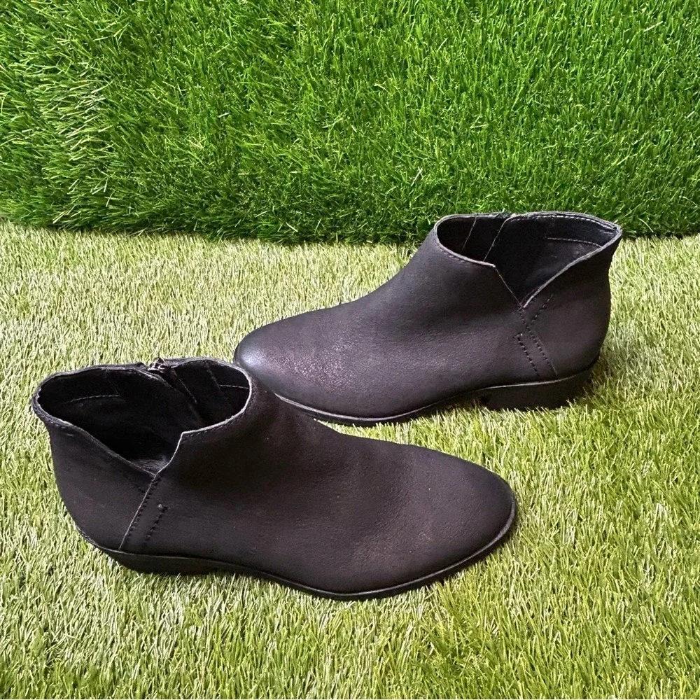 Frye and Co Women Black Leather Ankle Bootie Side Zip Low Heel 7.5M‎ 3470711-BLK